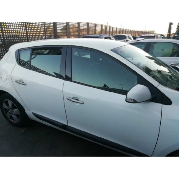 renault megane iii berlina 5 p del año 2009