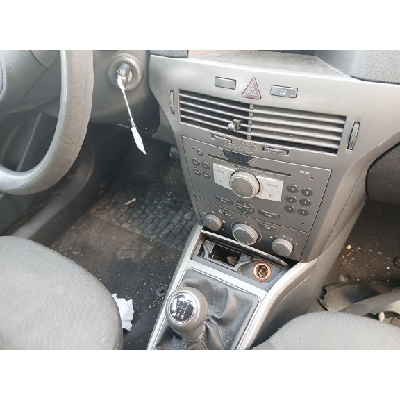 opel astra h classic sedán (a04) del año 2009