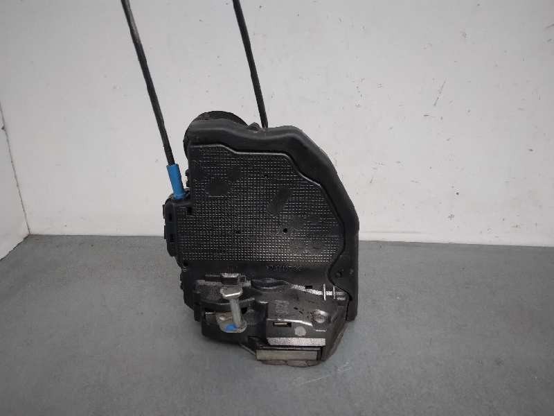 Recambio de cerradura puerta trasera izquierda para toyota auris 2.0 d-4d cat referencia OEM IAM  2 PINES 