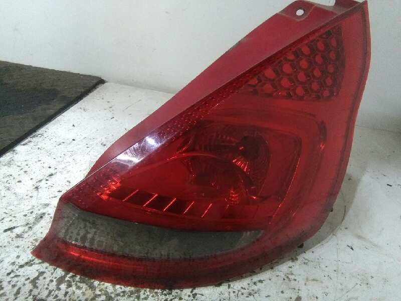 Recambio de piloto trasero derecho para ford fiesta (cb1) titanium referencia OEM IAM 8A6113A602AB 8A6113404A 