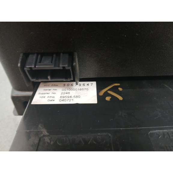 Recambio de pantalla multifuncion para volvo v50 familiar 2.0 d kinetic referencia OEM IAM 30679647  