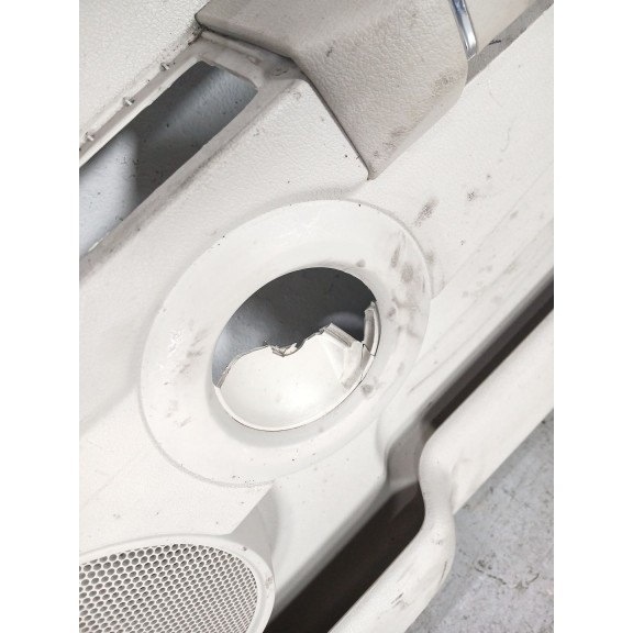 Recambio de guarnecido puerta delantera derecha para jeep commander 3.0 crd cat referencia OEM IAM   