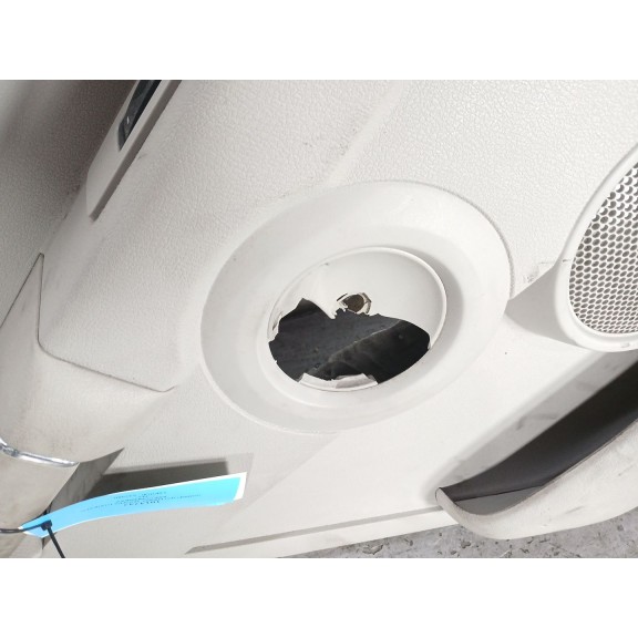 Recambio de guarnecido puerta trasera izquierda para jeep commander 3.0 crd cat referencia OEM IAM   