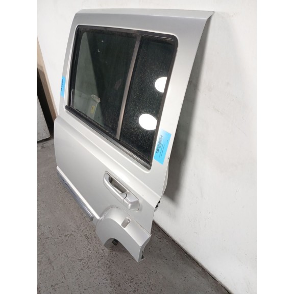 Recambio de puerta trasera izquierda para jeep commander 3.0 crd cat referencia OEM IAM   