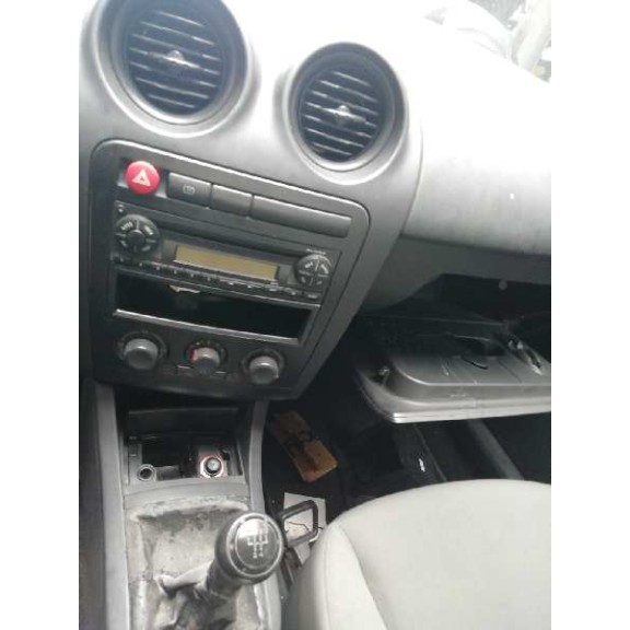 seat ibiza (6l1) del año 2004