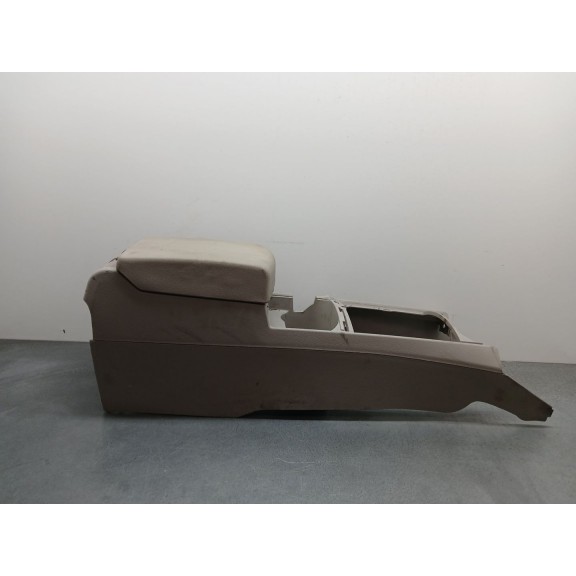 Recambio de apoyabrazos central para jeep commander 3.0 crd cat referencia OEM IAM vt5901rev  