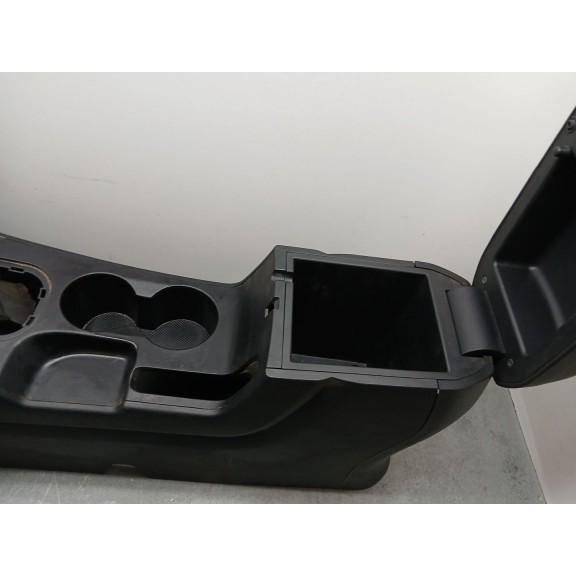 Recambio de apoyabrazos central para hyundai ix35 classic 2wd referencia OEM IAM 846302y000  