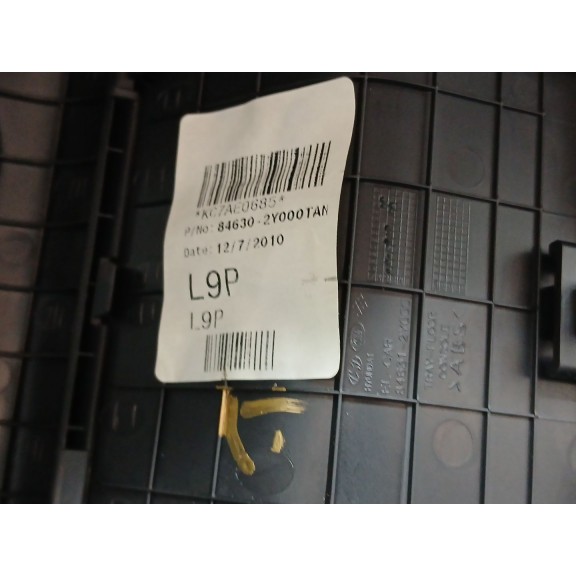 Recambio de apoyabrazos central para hyundai ix35 classic 2wd referencia OEM IAM 846302y000  