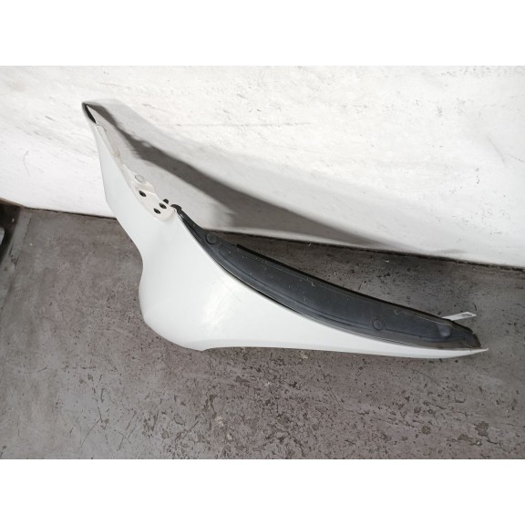 Recambio de aleta delantera izquierda para renault megane iii berlina 5 p expression referencia OEM IAM   