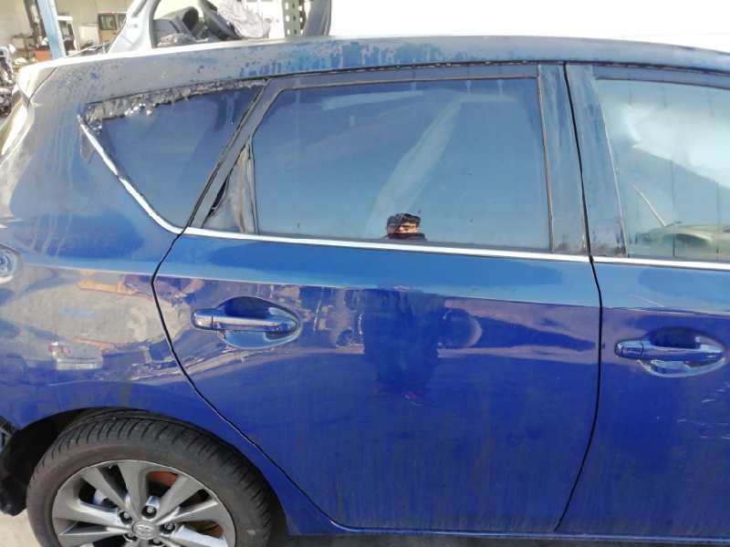 Recambio de puerta trasera derecha para toyota auris hybrid active referencia OEM IAM  TOCADA 