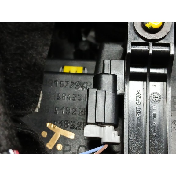 Recambio de apoyabrazos central para renault megane e-tech suv ev40 referencia OEM IAM 969157794r  