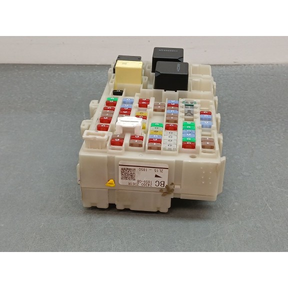 Recambio de caja reles / fusibles para renault megane e-tech suv ev40 referencia OEM IAM 243802061r  