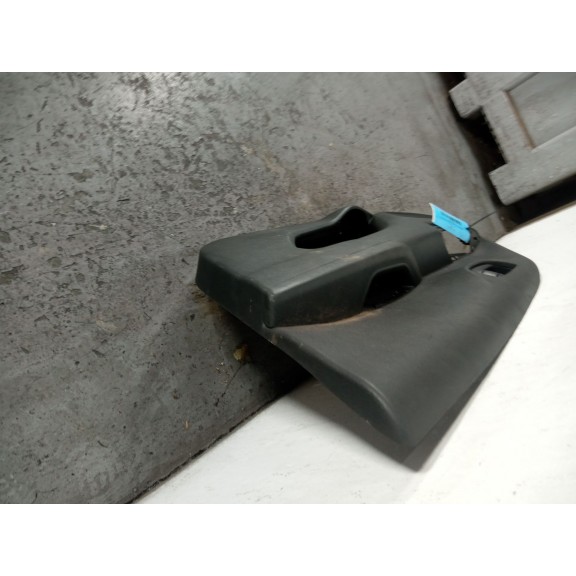 Recambio de guarnecido puerta delantera izquierda para peugeot 108 1.2 referencia OEM IAM   