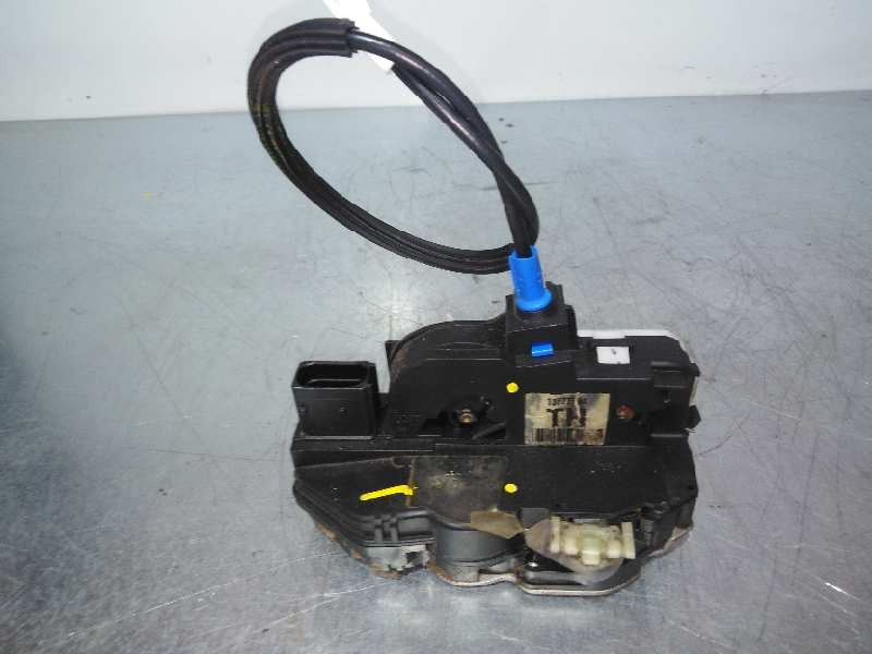 Recambio de cerradura puerta delantera derecha para opel astra j lim. cosmo referencia OEM IAM 13577984  
