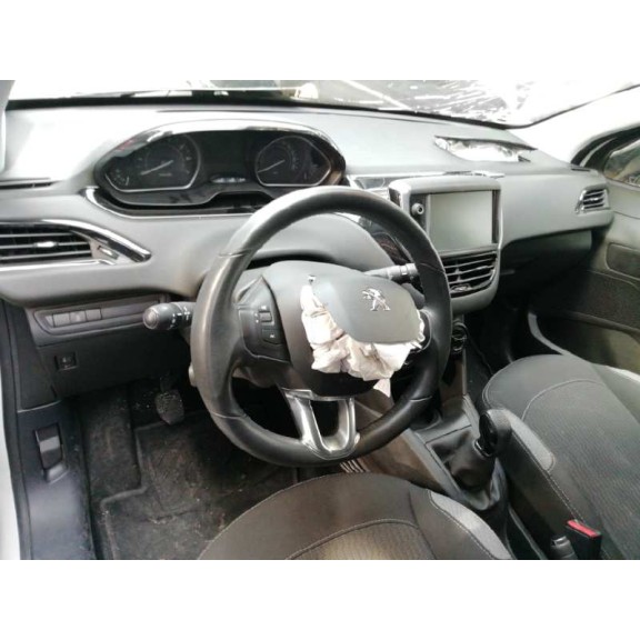 peugeot 208 del año 2015