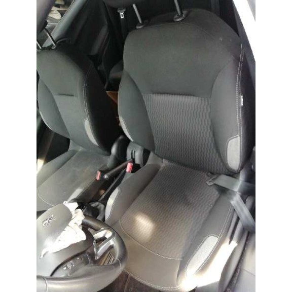 peugeot 208 del año 2015