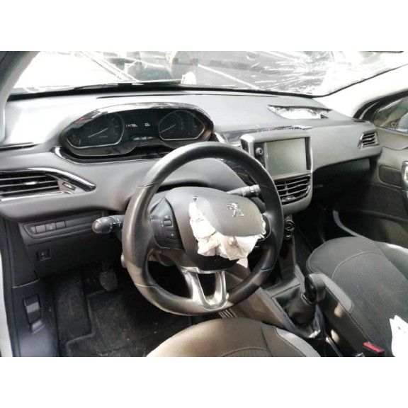 peugeot 208 del año 2015