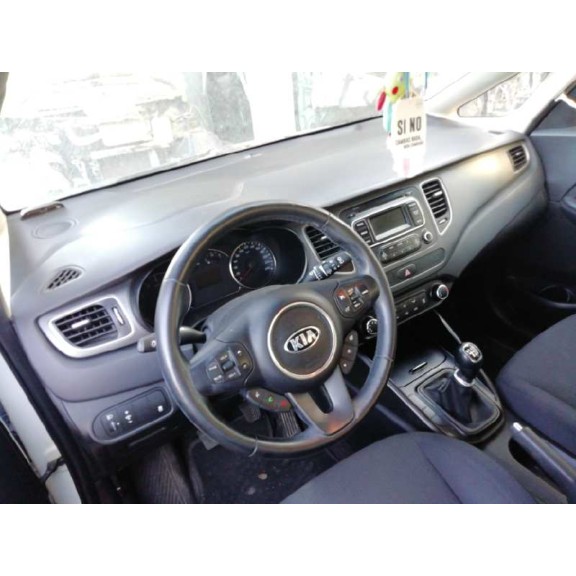 kia carens ( ) del año 2015