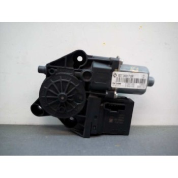 MOTOR ELEVALUNAS TRASERO DERECHO 827303178R 0130822516 6 PINES
