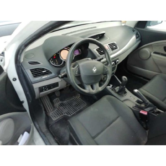 renault megane iii berlina 5 p del año 2010