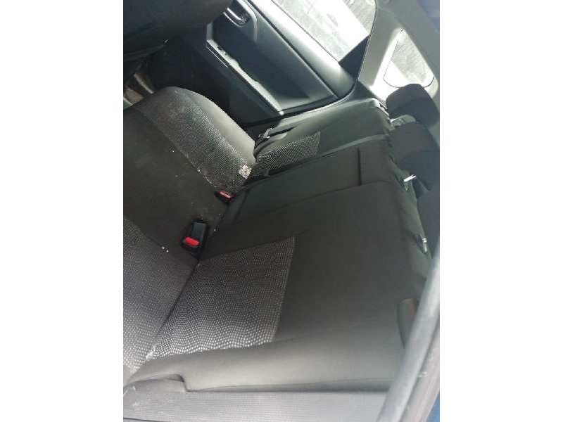 Recambio de asientos traseros para toyota auris active referencia OEM IAM   
