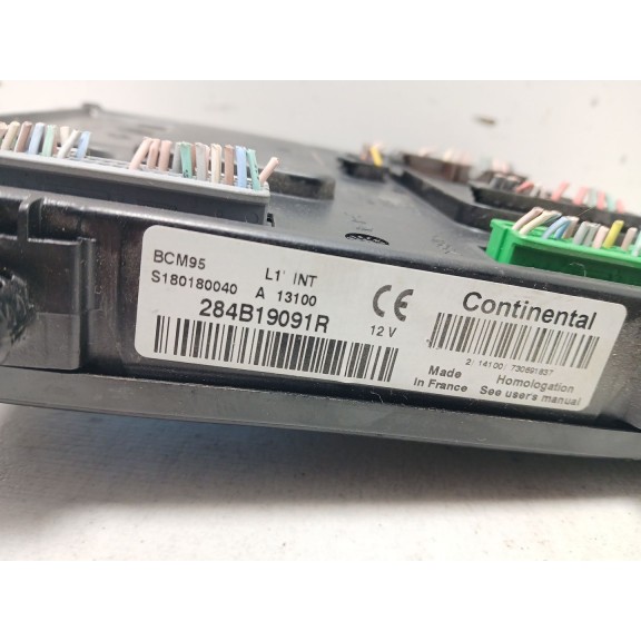 Recambio de caja reles / fusibles para renault megane iii berlina 5 p expression referencia OEM IAM   