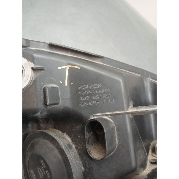 Recambio de faro izquierdo para citroën c4 grand picasso avatar referencia OEM IAM  1 SOPORTE ROTO 