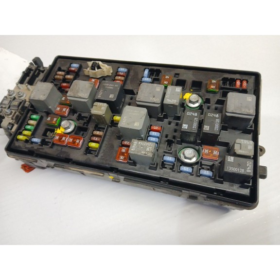 Recambio de caja reles / fusibles para chevrolet cruze station wagon lt+ referencia OEM IAM 13255300  