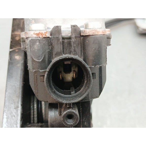 Recambio de elevalunas delantero derecho para peugeot 108 1.2 referencia OEM IAM 430100e0 2 pines 