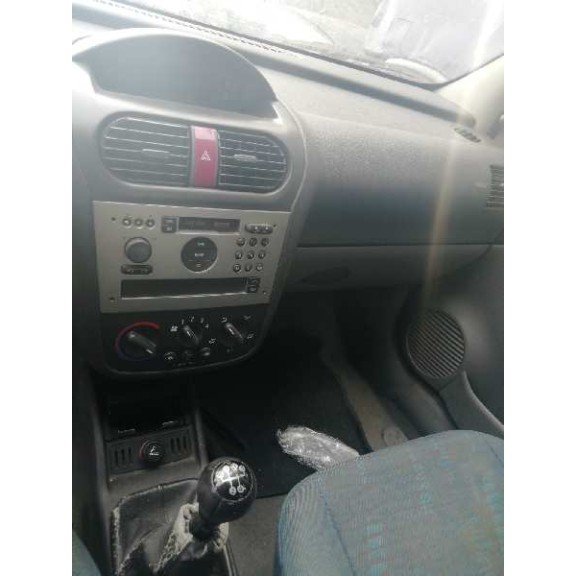 opel corsa c del año 2001