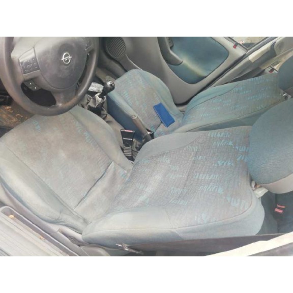 opel corsa c del año 2001