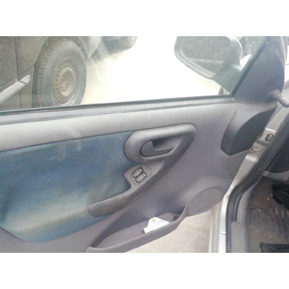 opel corsa c del año 2001