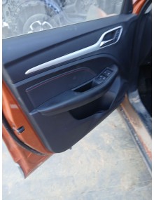 Recambio de guarnecido puerta delantera izquierda para mg mg zs suv 1.5 vti referencia OEM IAM    2