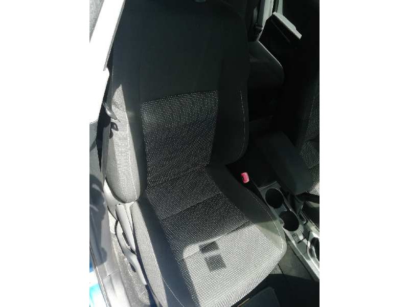 Recambio de asiento delantero derecho para toyota auris active referencia OEM IAM   