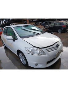 toyota auris del año 2011
