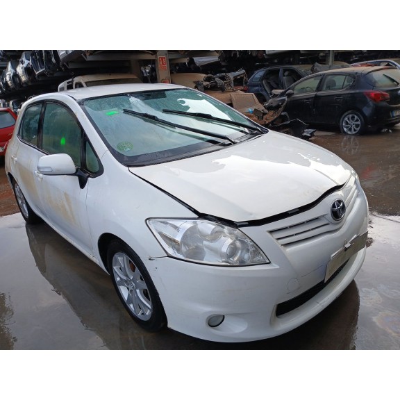 toyota auris del año 2011