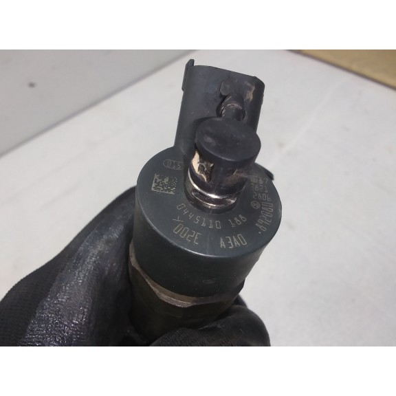 Recambio de inyector para mazda 3 berlina (bk) 1.6 cd diesel cat referencia OEM IAM 0445110188  