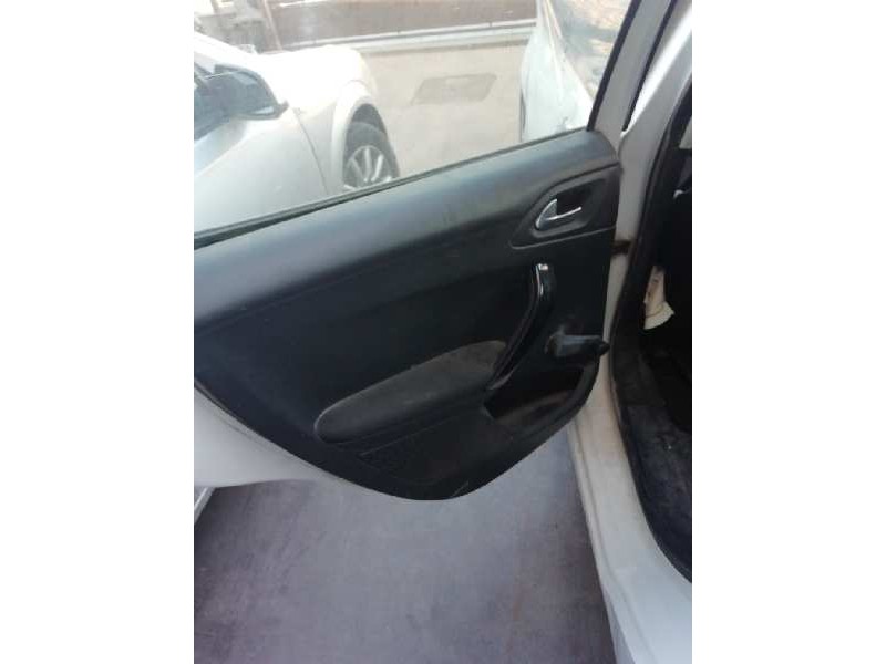 Recambio de guarnecido puerta trasera izquierda para peugeot 208 active referencia OEM IAM   