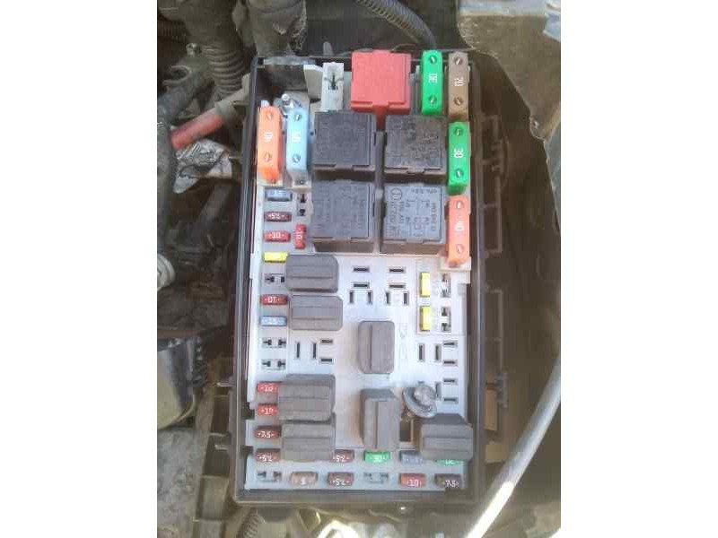 Recambio de caja reles / fusibles para opel corsa d enjoy referencia OEM IAM 13217394  