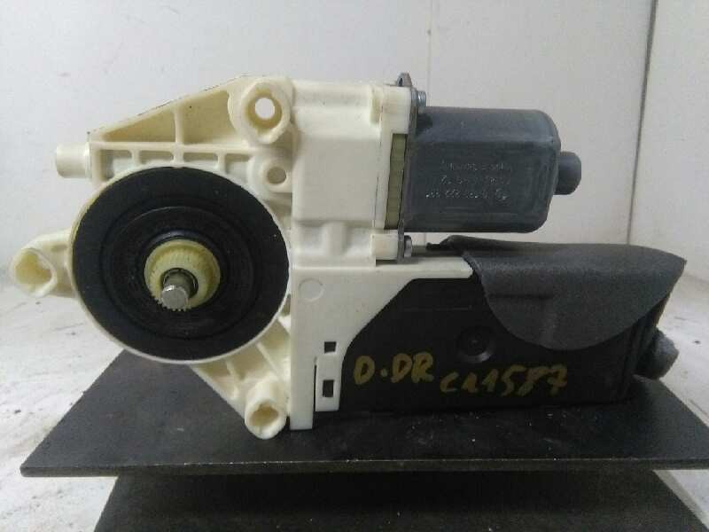 Recambio de motor elevalunas delantero derecho para renault laguna iii dynamique referencia OEM IAM 807300003R  