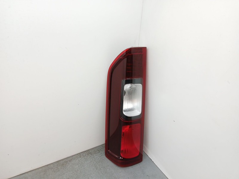 Recambio de piloto trasero izquierdo para renault trafic furgón referencia OEM IAM 265556737R  16806301