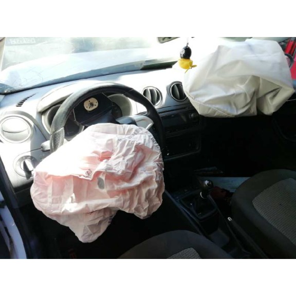 seat ibiza (6j5) del año 2008