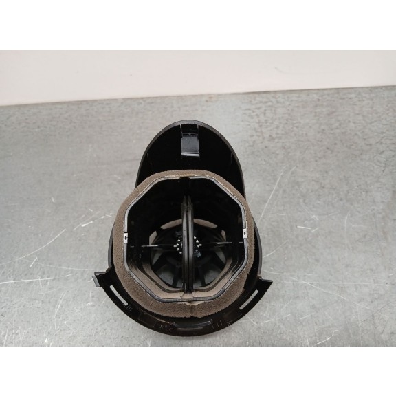 Recambio de aireador para mg zs luxury referencia OEM IAM 10262724  