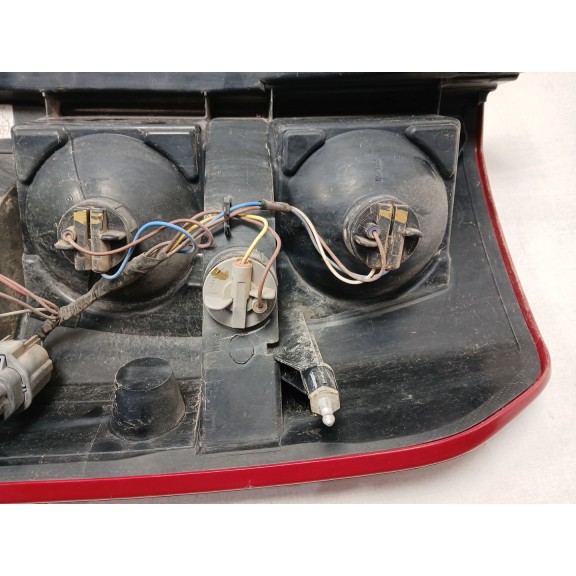 Recambio de piloto trasero izquierdo para land rover discovery 4.4 v8 cat referencia OEM IAM   