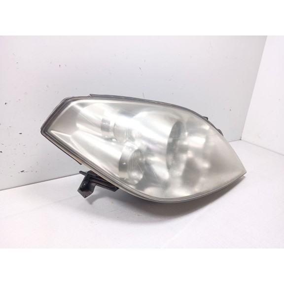 Recambio de faro derecho para nissan primera (p12) 1.6 referencia OEM IAM 237640  