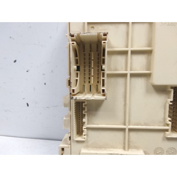 Recambio de caja reles / fusibles para hyundai i40 cw gl comfort referencia OEM IAM H3ZB1087  