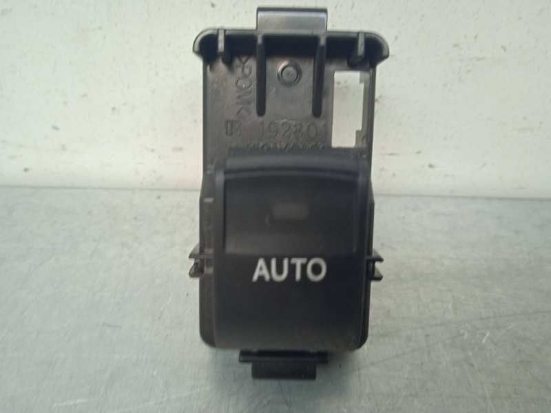 Recambio de mando elevalunas trasero derecho para lexus ct 200h referencia OEM IAM 8481076010  