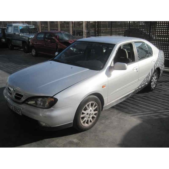 nissan primera berlina (p11) del año 2000