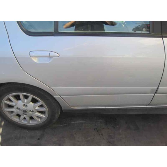 nissan primera berlina (p11) del año 2000