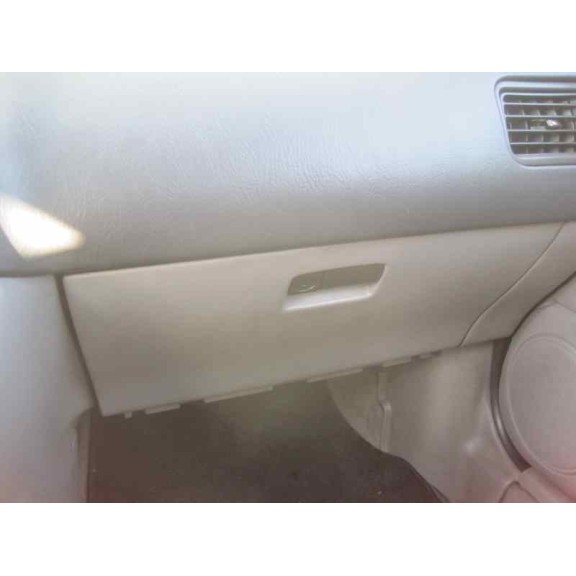 nissan primera berlina (p11) del año 2000